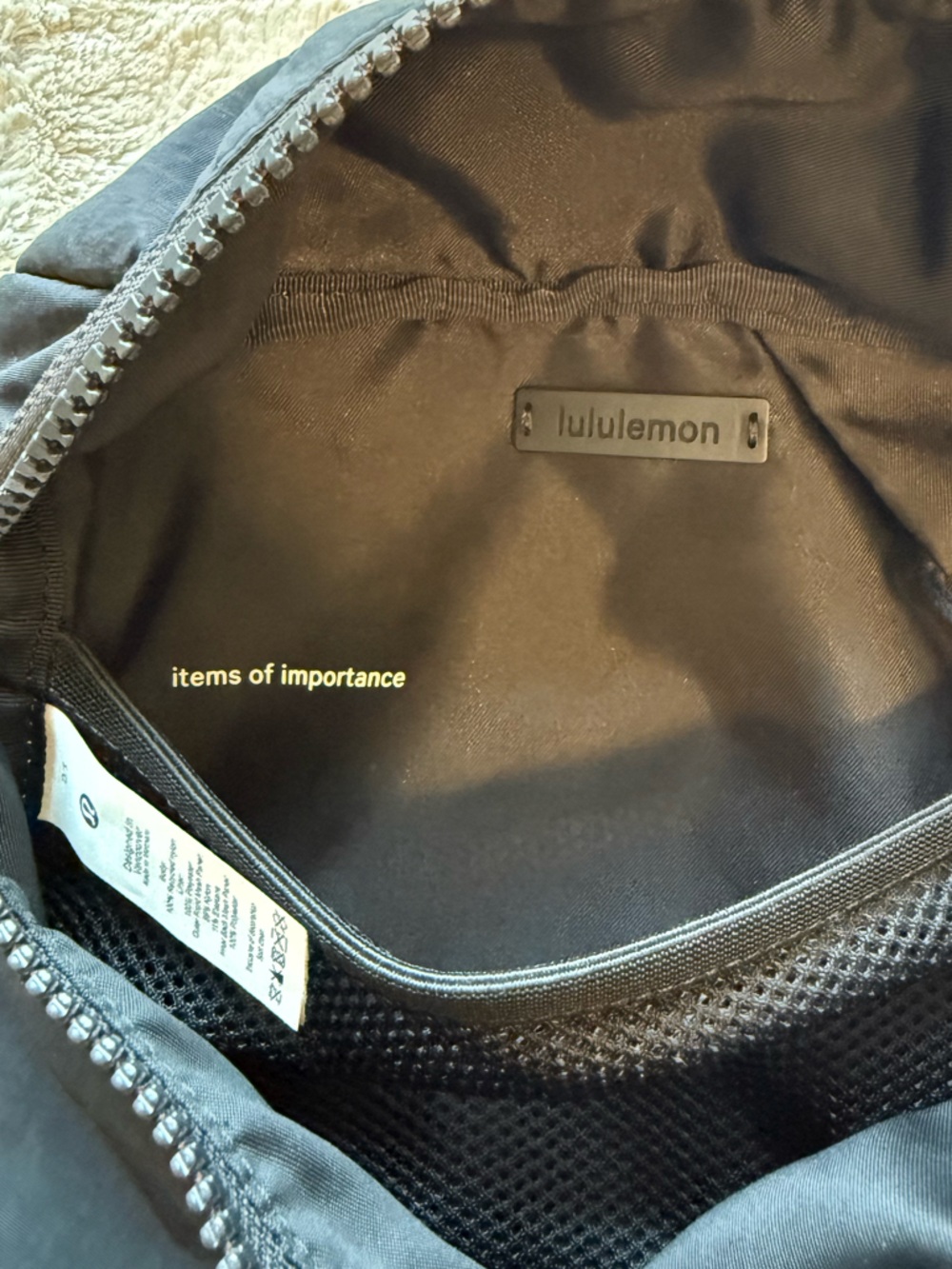 LULULEMON Clean Lines Belt Bag 2L in Black - Picture 12 of 16